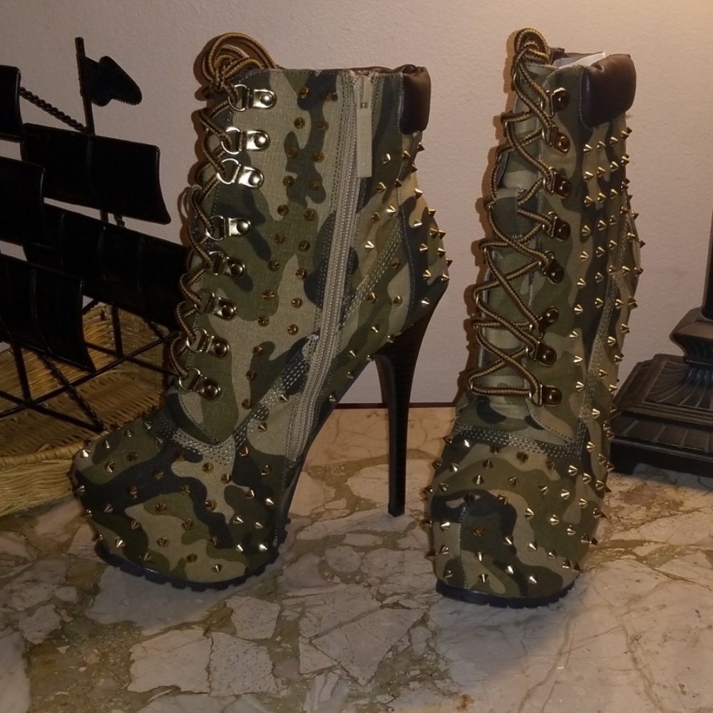 Stiletto Spiked Camouflage Booties!!!👄😎💕